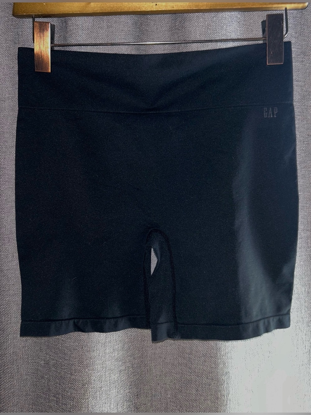 GAP Black High-Waist Bike Shorts